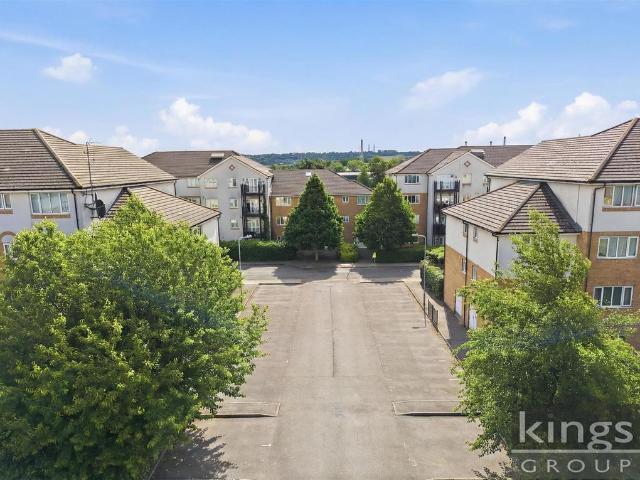 Flat for sale in Ponders End, Greater London