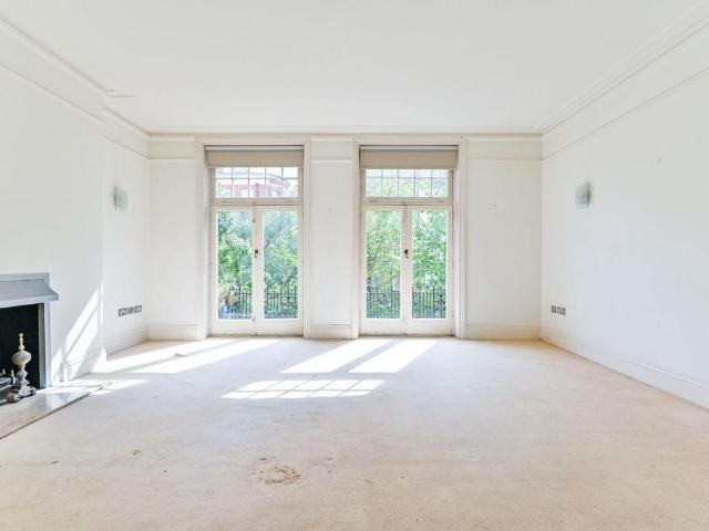 Flat for sale in West Hampstead, Greater London