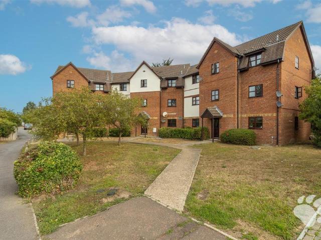 Flat for sale in Wickford