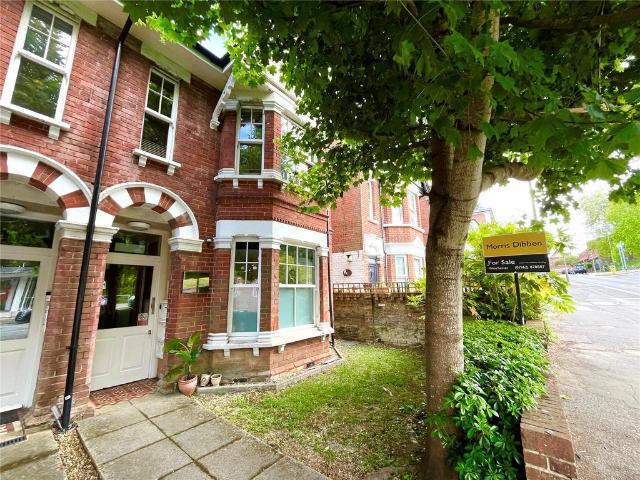Flat for sale in Hampshire