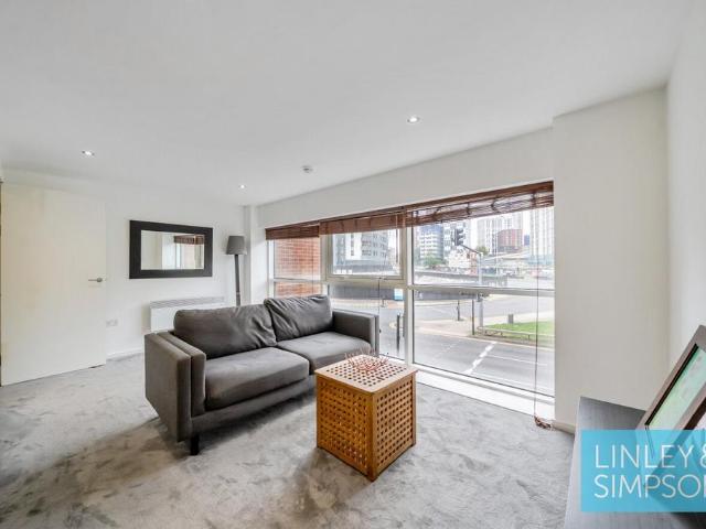 Flat for sale in Steander, Leeds