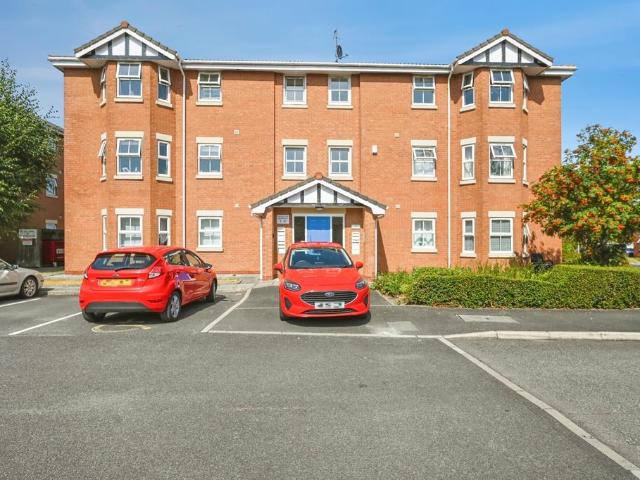 Flat for sale in Sankey Bridges, Warrington