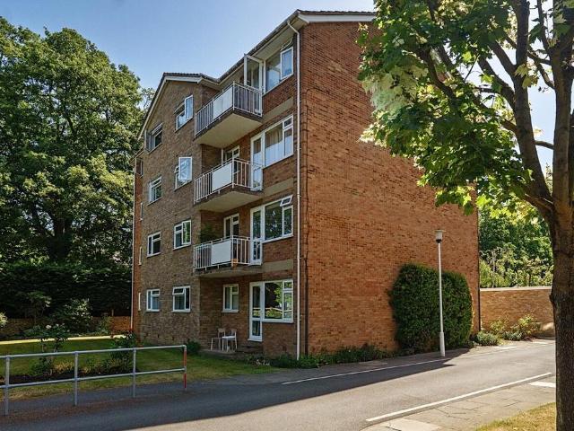 Flat for sale in Hampton Wick, Isle Of Man