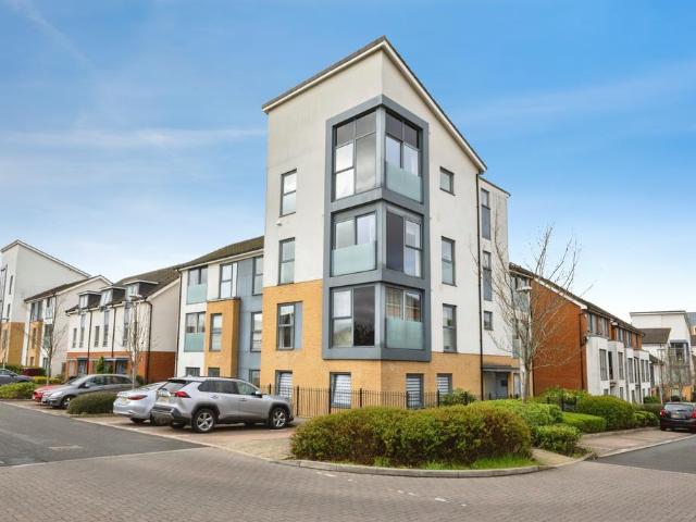 Flat for sale in Whitley, Reading