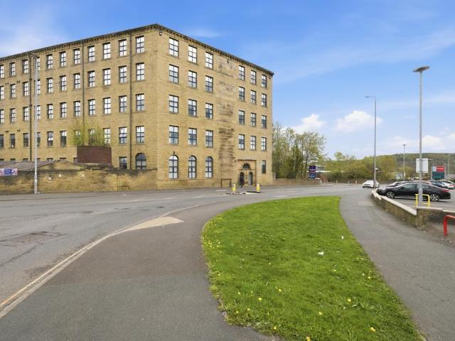 Flat for sale in Boothtown, Halifax