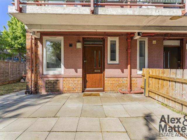 Flat for sale in Bermondsey, Greater London