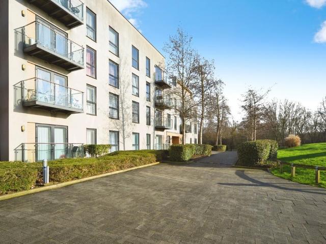 Flat for sale in Enfield Lock, Greater London