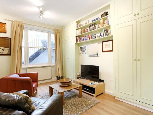 Flat for sale in Pimlico, Greater London