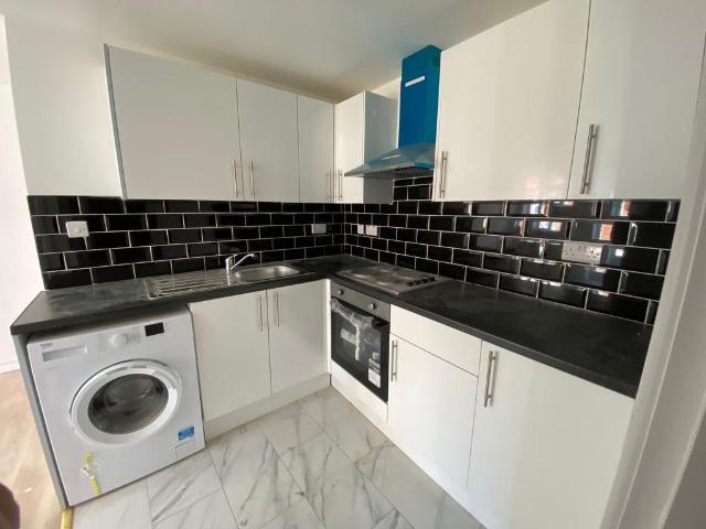 Flat for sale in Loxford, Seven Kings