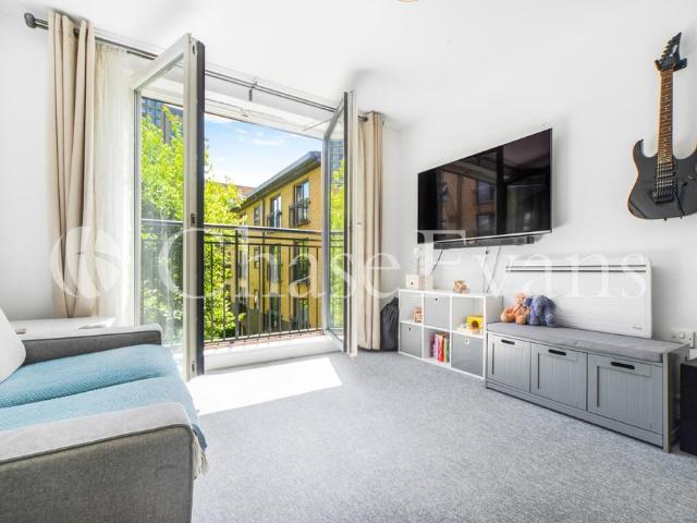 Flat for sale in Bromley-by-Bow, Bow