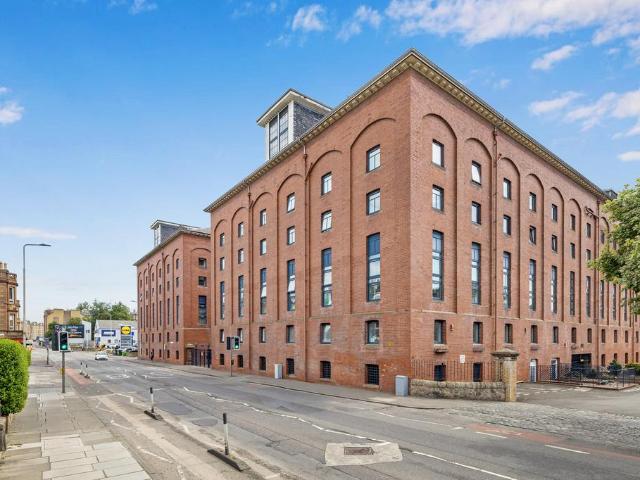 Flat for sale in Moat, Slateford