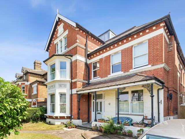 Flat for sale in Earlsfield, Greater London