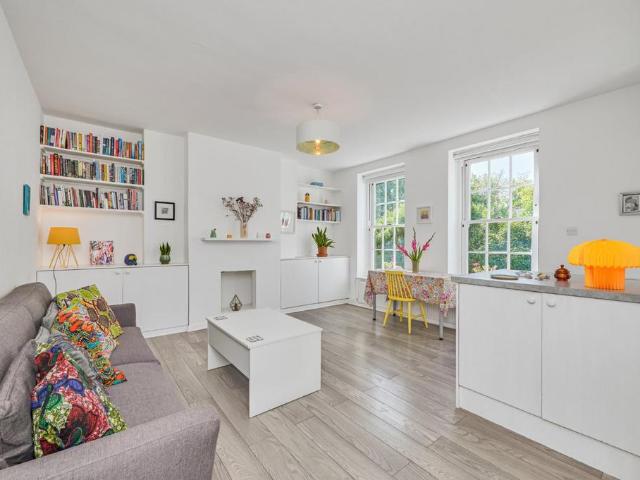 Flat for sale in London Borough of Lambeth, Greater London