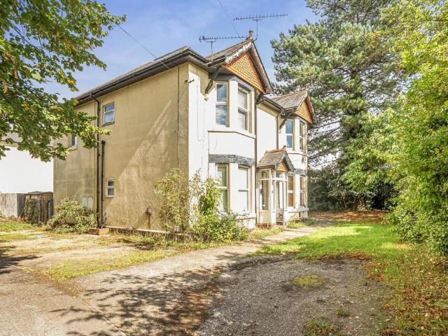 Flat for sale in Helford, Hampshire