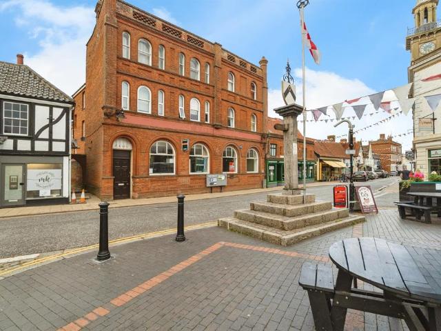 Flat for sale in Redenhall with Harleston, Burgh St Peter