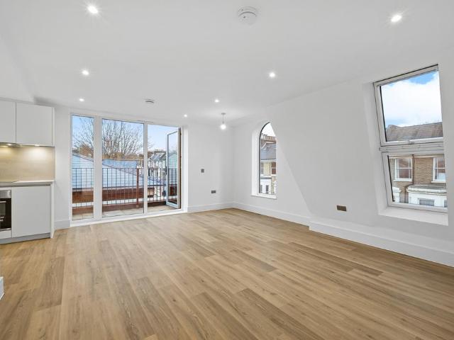 Flat for sale in London Borough of Lewisham, Cat Hill
