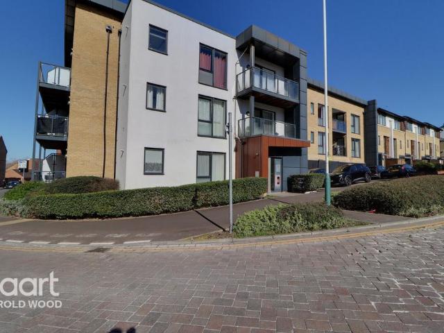 Flat for sale in Harold Wood, Greater London