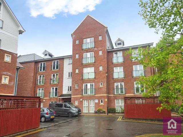 Flat for sale in Hough Green, Two Mills