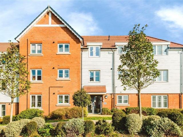 Flat for sale in Barnham and Eastergate, Clapham