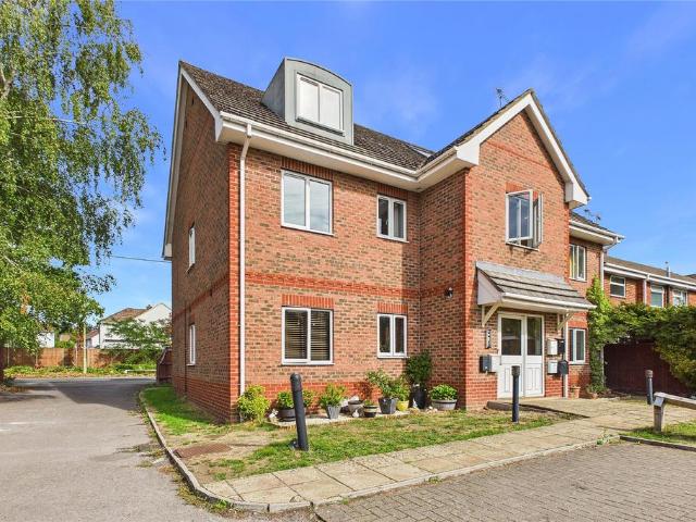 Flat for sale in Farnborough, Hampshire