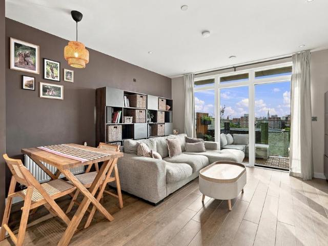 Flat for sale in Bromley-by-Bow, Greater London