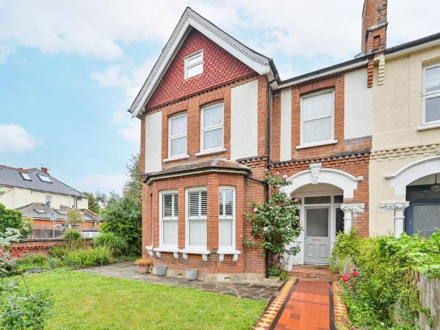 Flat for sale in Norbiton, Greater London