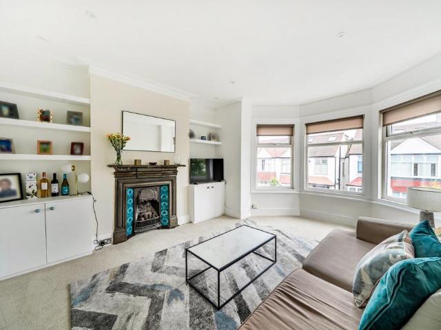Flat for sale in Muswell Hill, Greater London
