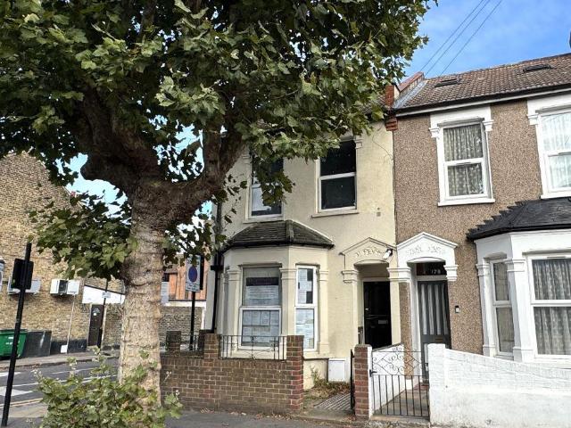 Flat for sale in London Borough of Newham, Greater London