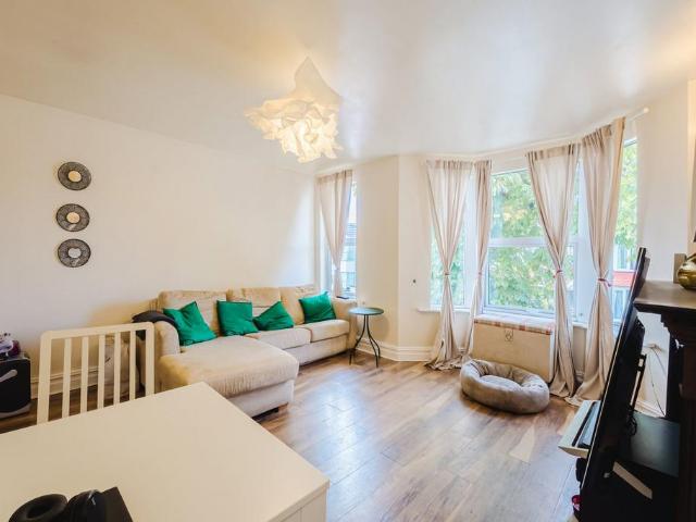 Flat for sale in Walcot West, Swindon