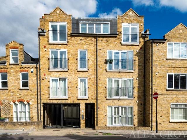 Flat for sale in London Borough of Haringey, Greater London