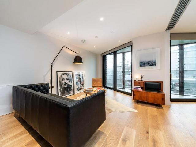 Flat for sale in Nine Elms, Greater London