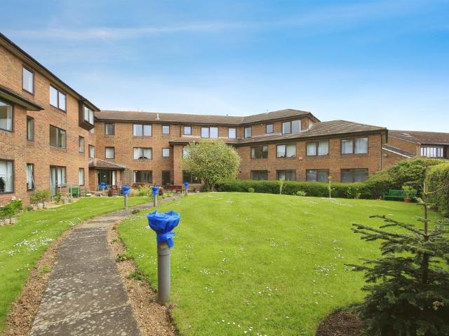 Flat for sale in Ortongate Centre, Peterborough