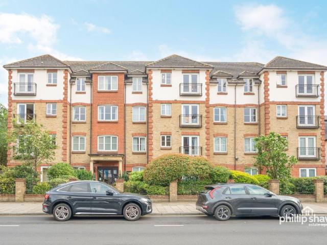 Flat for sale in Preston, Greater London