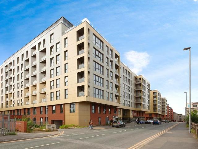Flat for sale in Blackfriars, Salford
