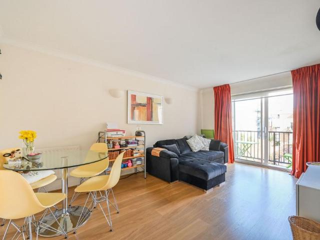 Flat for sale in Ratcliffe, Limehouse