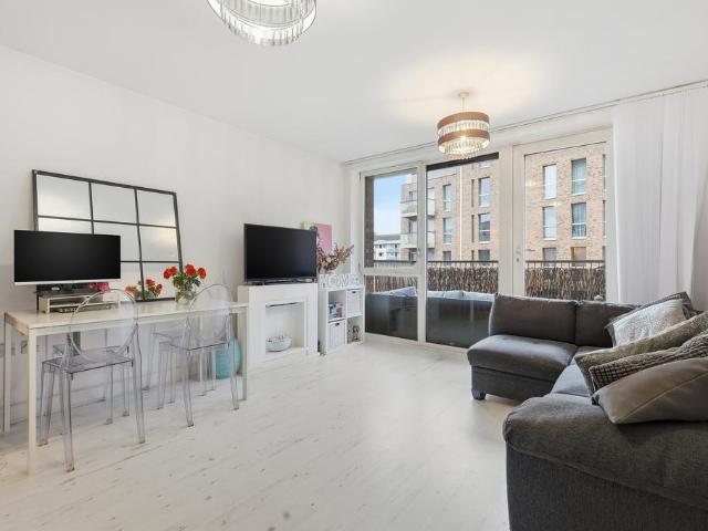 Flat for sale in Bromley-by-Bow, Poplar Grove