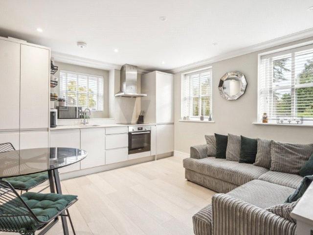 Flat for sale in Wooburn, Bourne End