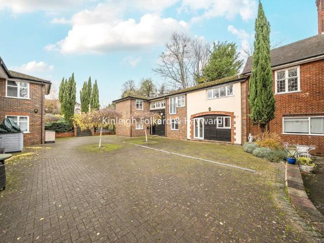 Flat for sale in Bickley, Greater London