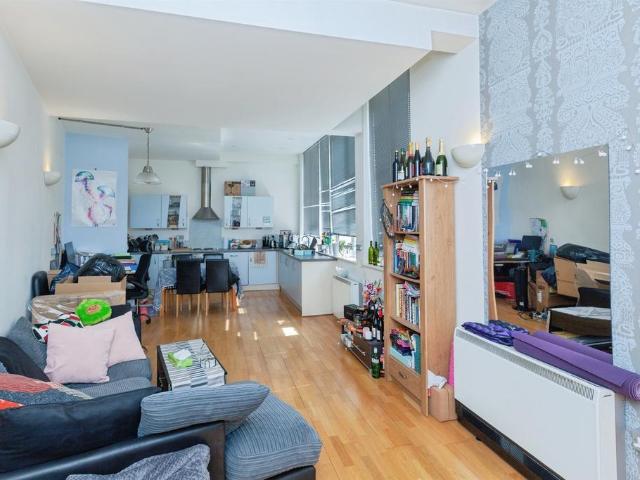 Flat for sale in Black Friars, Old Wharf