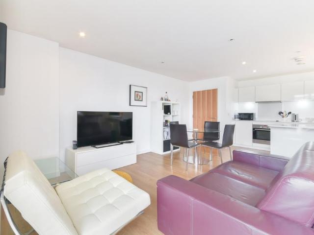Flat for sale in Bromley-by-Bow, Poplar Grove