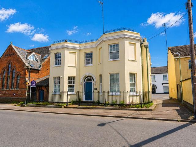 Flat for sale in Ewens Farm, Golden Valley