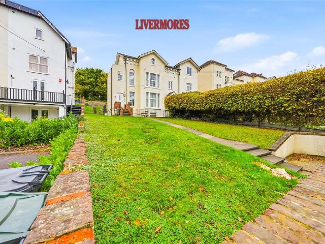 Flat for sale in Stone, Monks Orchard
