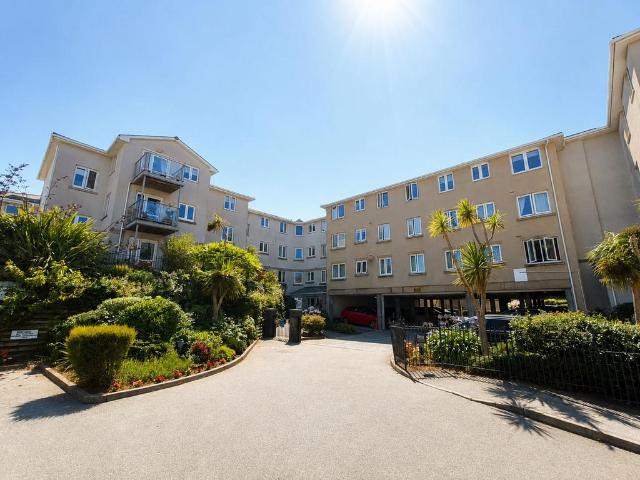Flat for sale in Newquay, Cornwall