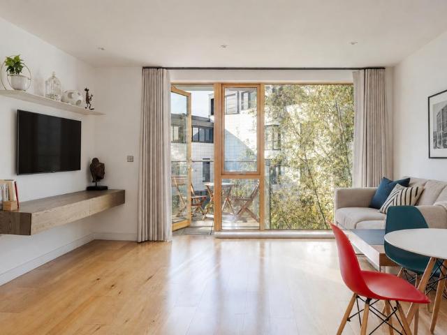 Flat for sale in Highbury, Greater London