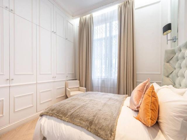 Flat for sale in Bayswater, Greater London