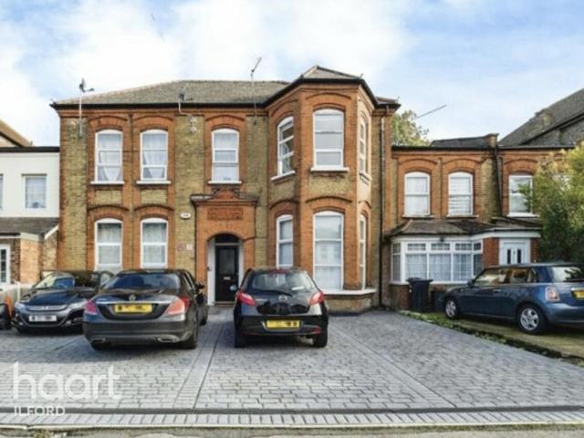 Flat for sale in Gants Hill, Greater London