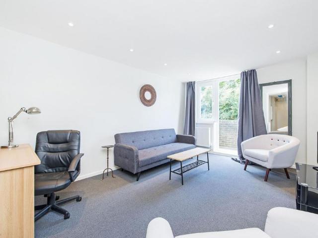 Flat for sale in Maida Hill, Greater London