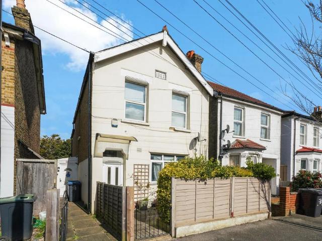 Flat for sale in London Borough of Croydon, Selhurst