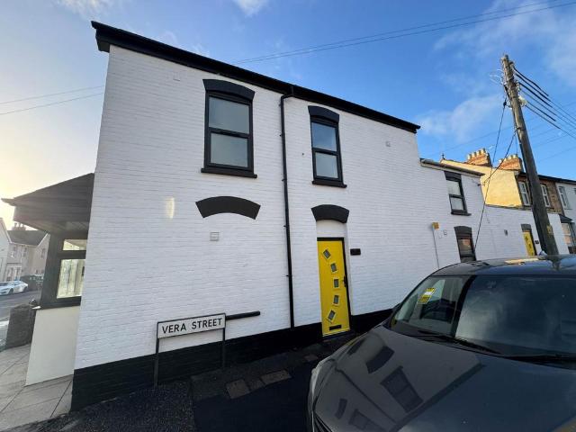 Flat for sale in Rumwell, Somerset