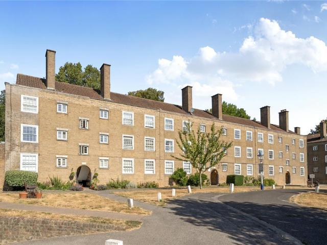 Flat for sale in Dulwich, Greater London